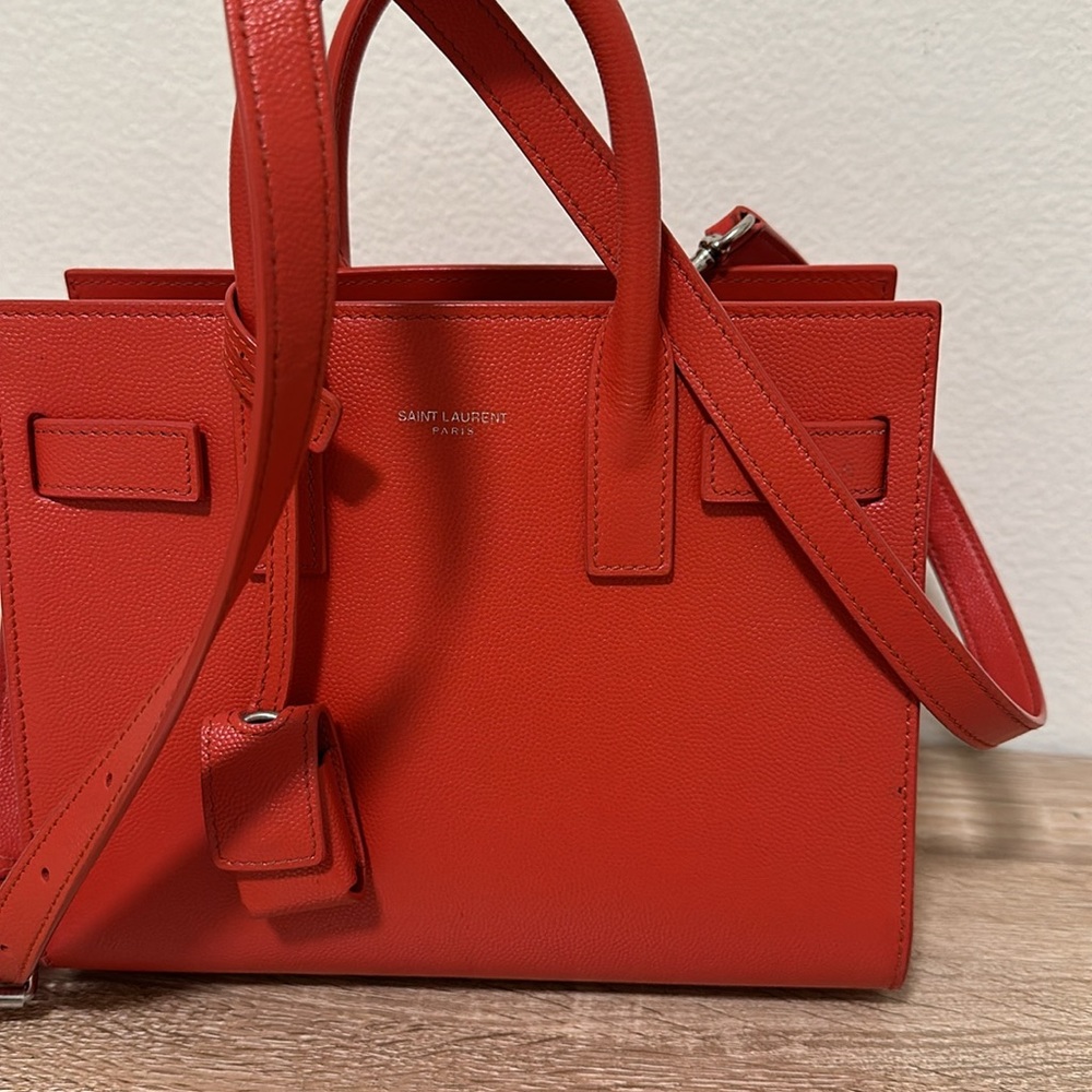 SAINT LAURENT Sac de Jour leather tote
Very good condition